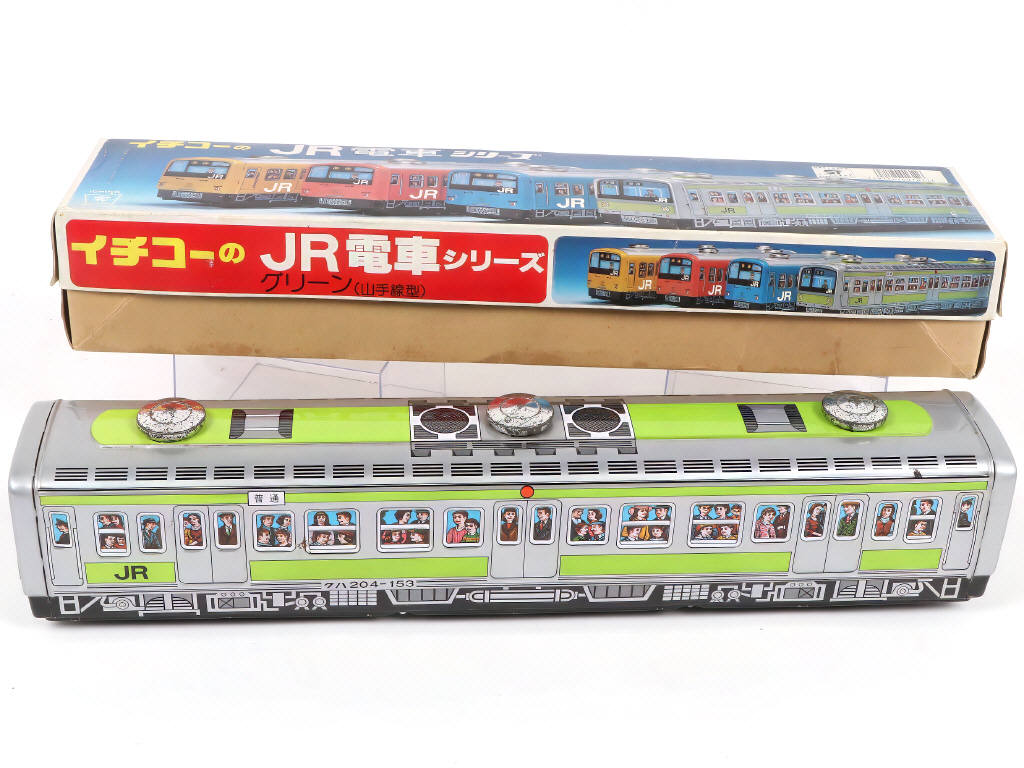 Lot 119 - DIVERS (2)