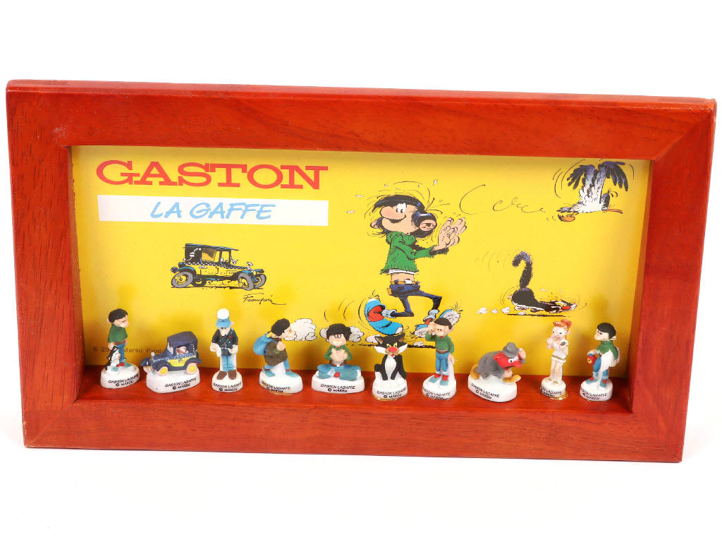 Lot 129 - DIVERS (6)