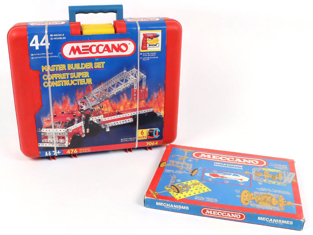 Lot 118 - MECCANO (FRANCE) (2)