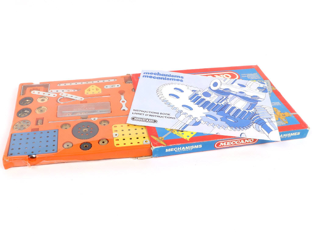 Lot 118 - MECCANO (FRANCE) (2)