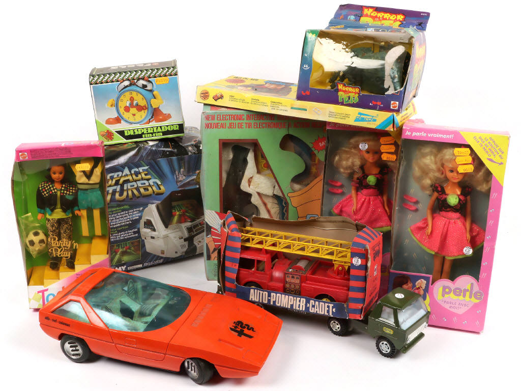 Lot 104 - DIVERS (11)