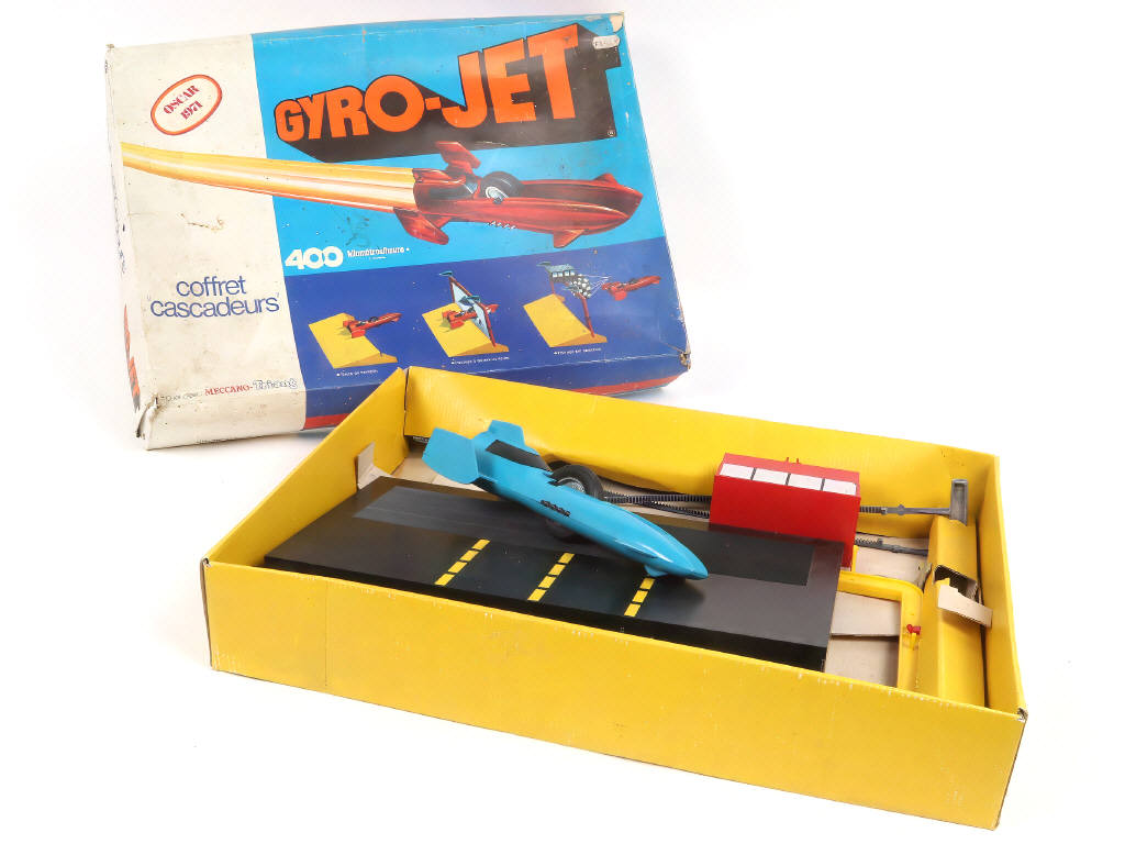 Lot 103 - DIVERS (10)