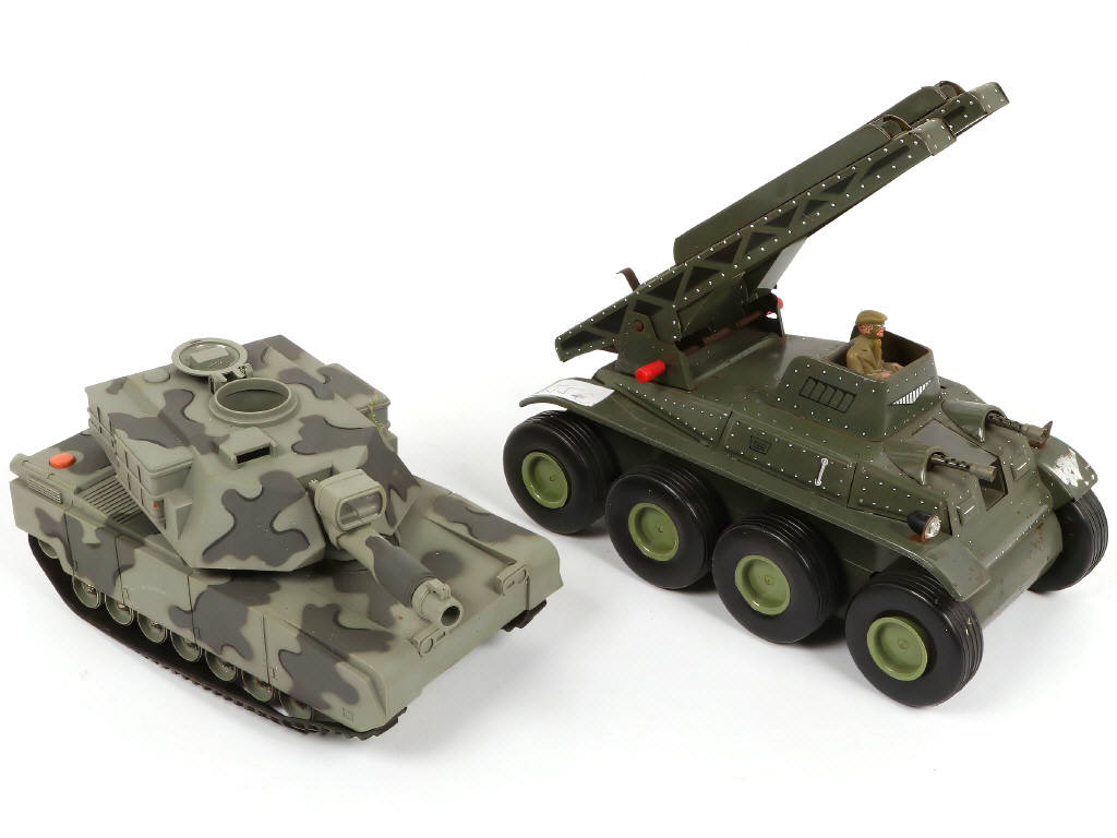 Lot 123 - DIVERS (8)