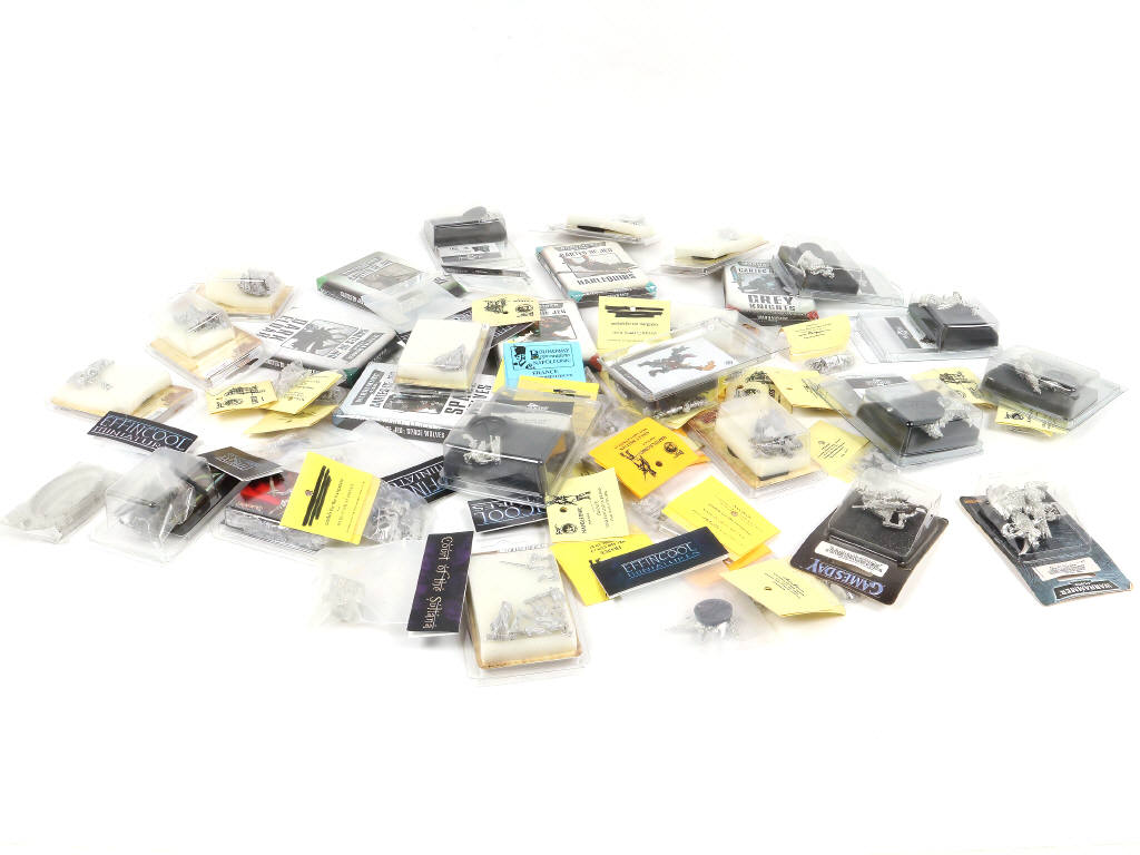 Lot 81 - DIVERS (40)