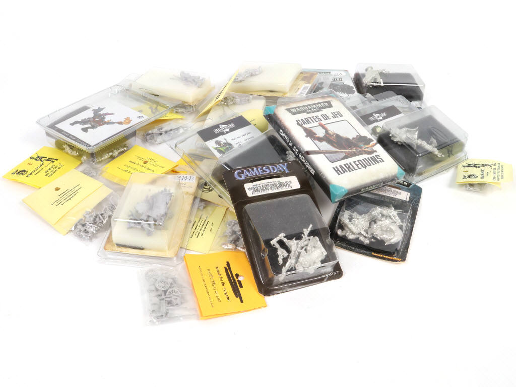 Lot 81 - DIVERS (40)