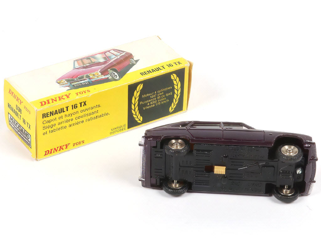 Lot 247 - DINKY TOYS (FRANCE) (1)