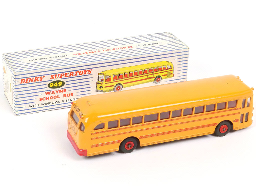 Lot 304 - DINKY TOYS (GB) (1)