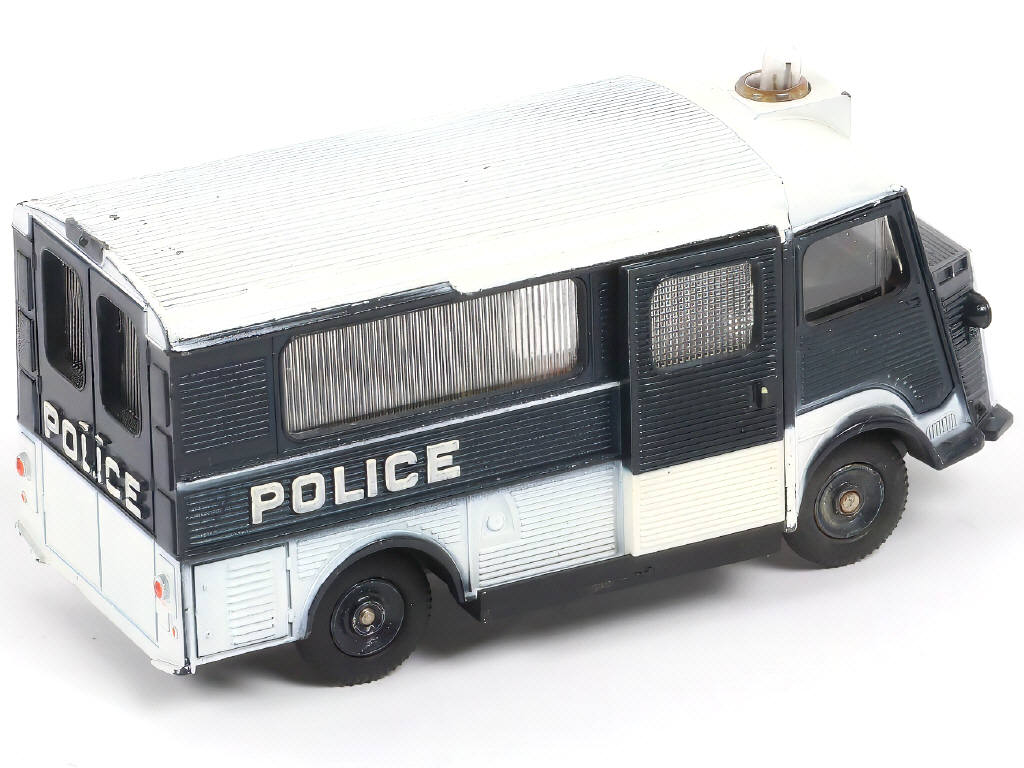 Lot 251 - DINKY TOYS (FRANCE) (1)