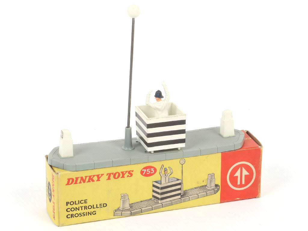 Lot 302 - DINKY TOYS (GB) (1)