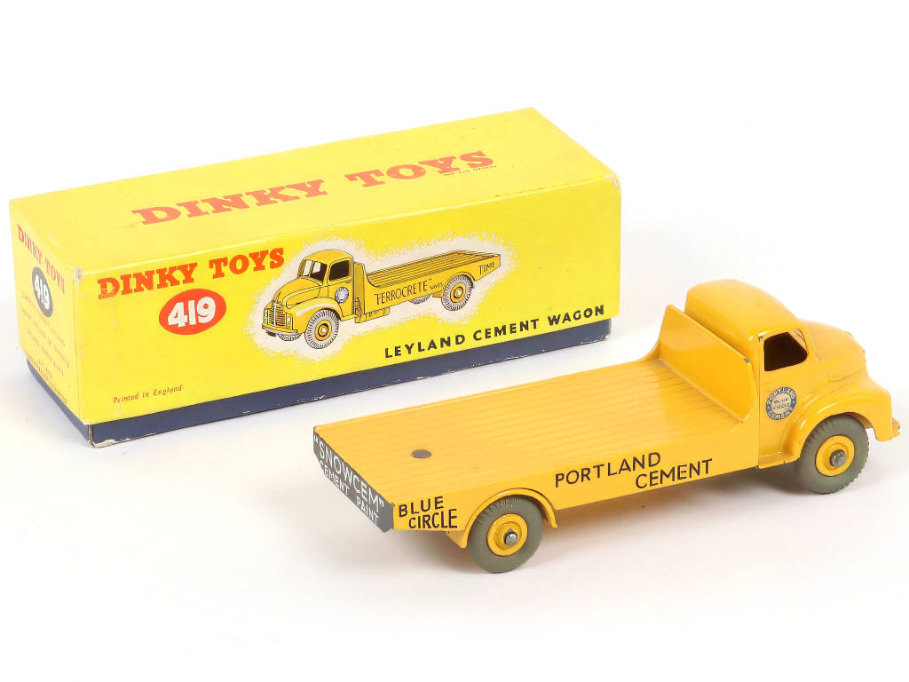 Lot 294 - DINKY TOYS (GB) (1)