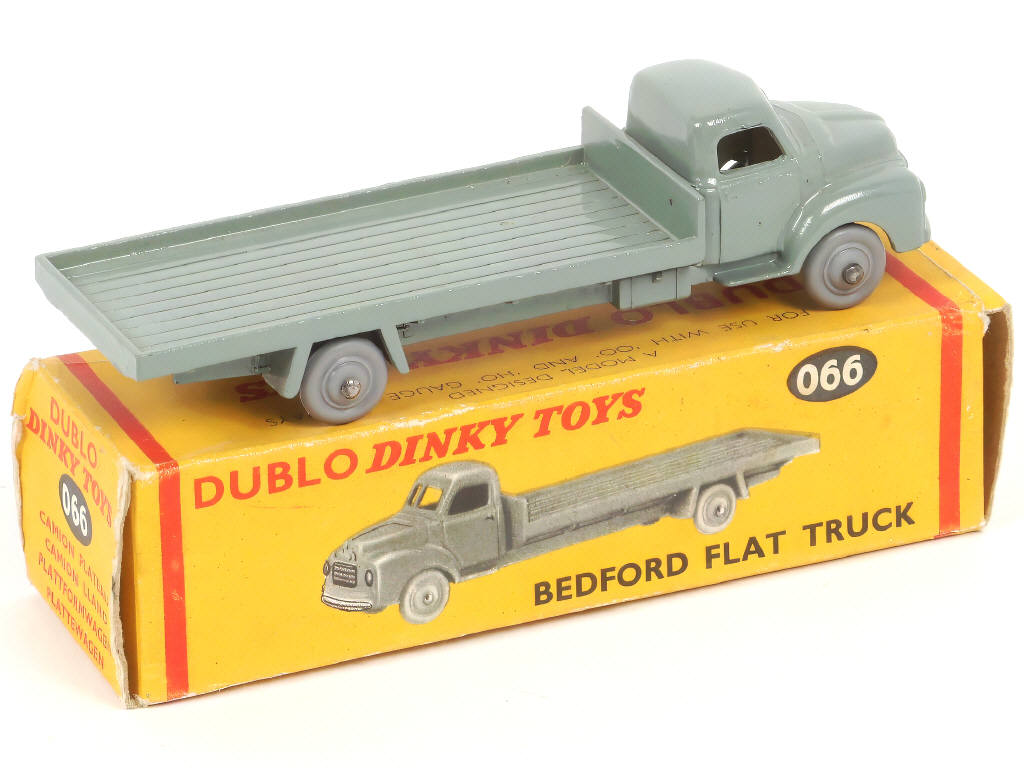 Lot 279 - DINKY TOYS (GB) (1)