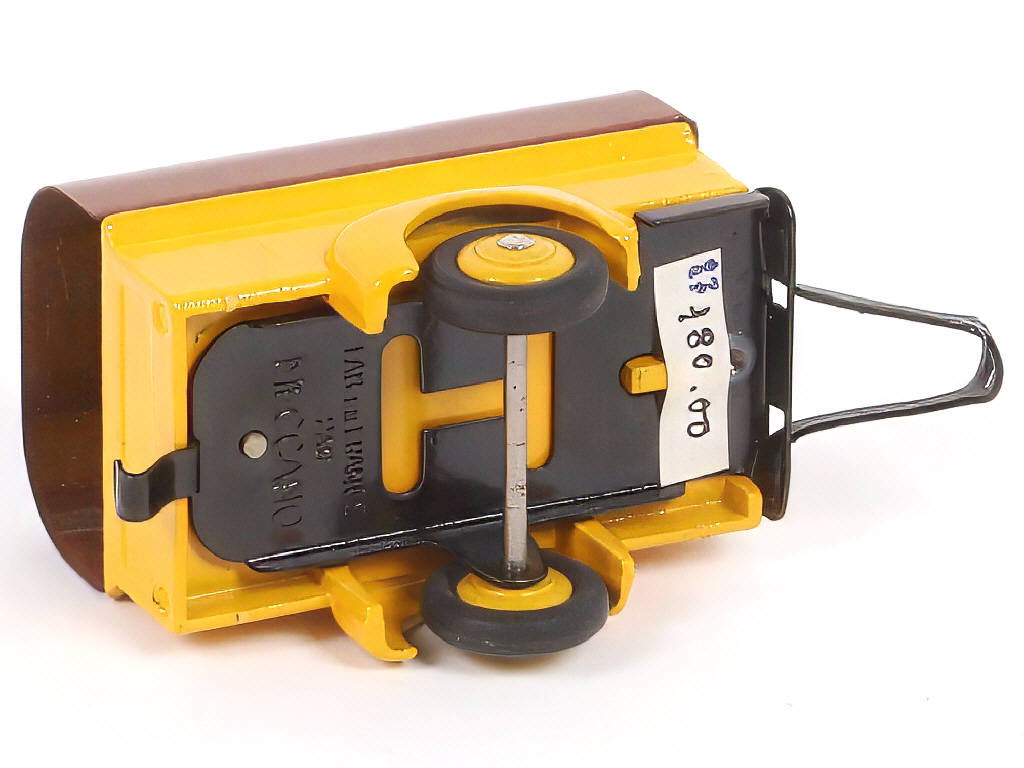 Lot 243 - DINKY TOYS (FRANCE) (1)