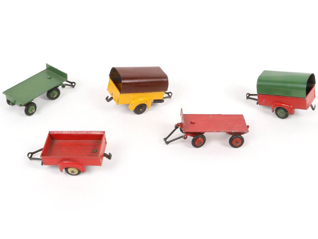 Lot 276 - DINKY TOYS (FRANCE) (5)