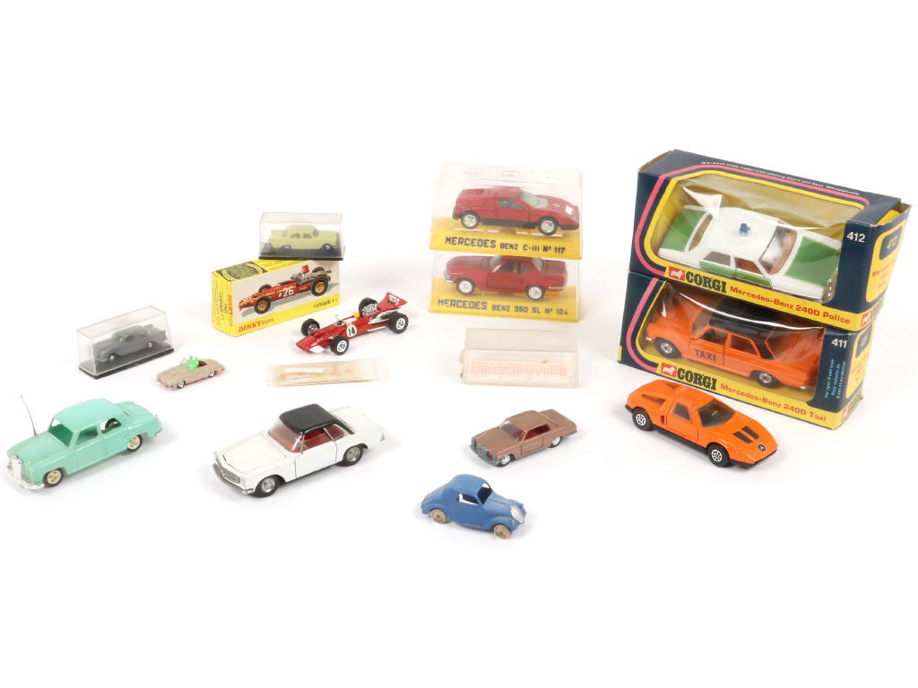 Lot 85 - DIVERS (13)