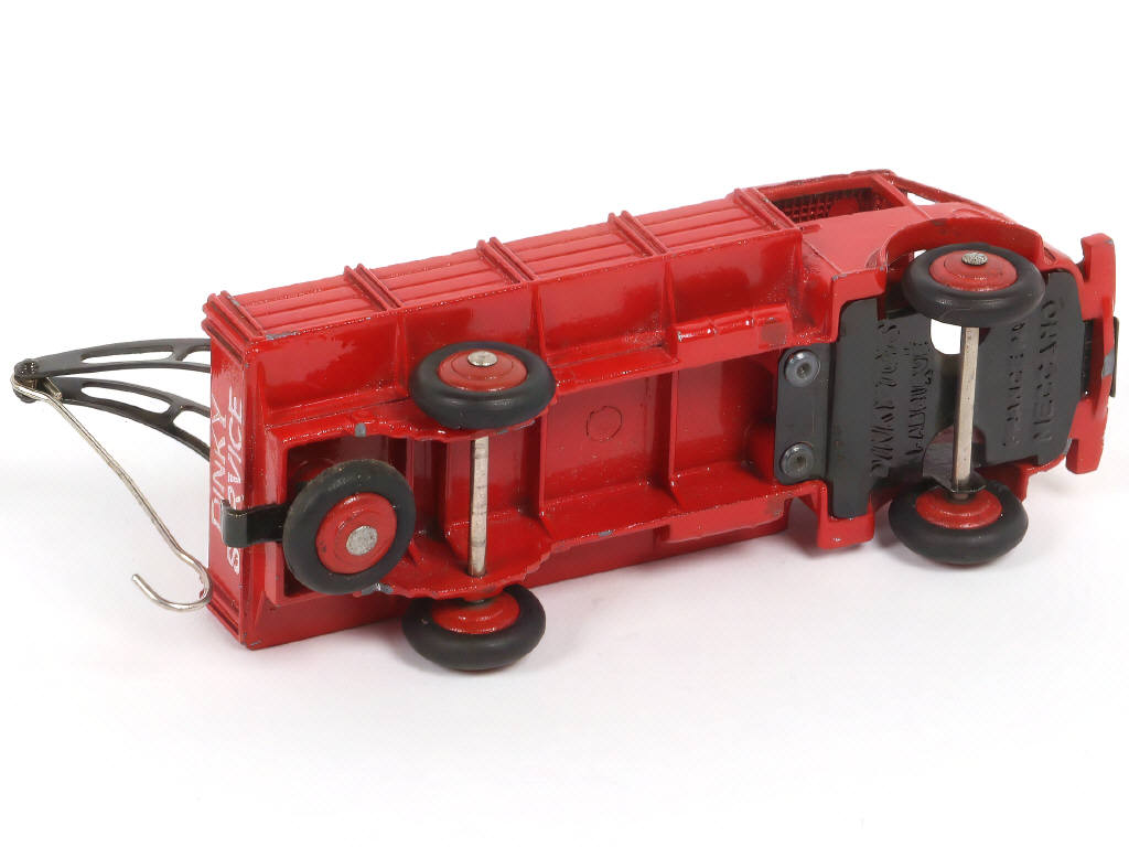 Lot 242 - DINKY TOYS (FRANCE) (1)