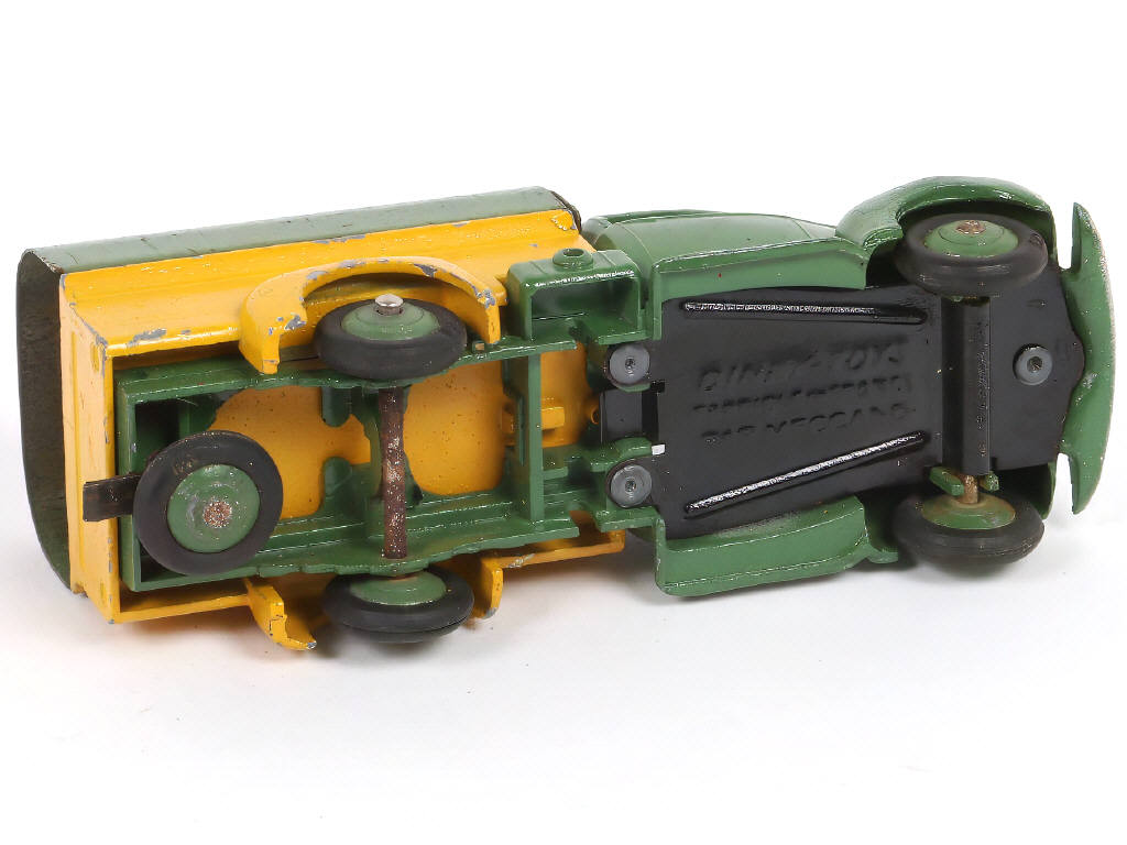 Lot 240 - DINKY TOYS (FRANCE) (1)