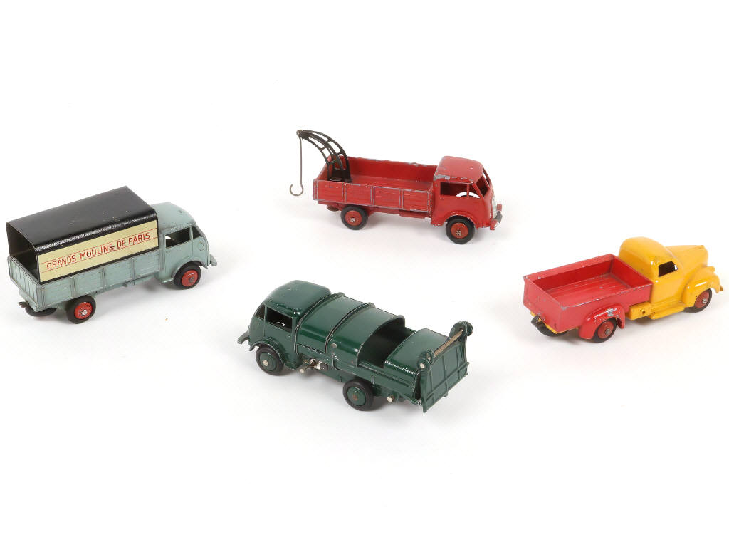 Lot 270 - DINKY TOYS (FRANCE) (4)