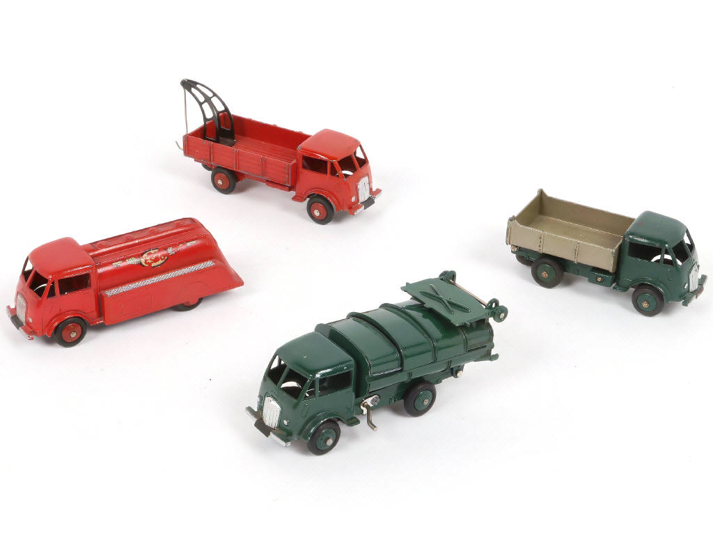 Lot 269 - DINKY TOYS (FRANCE) (4)