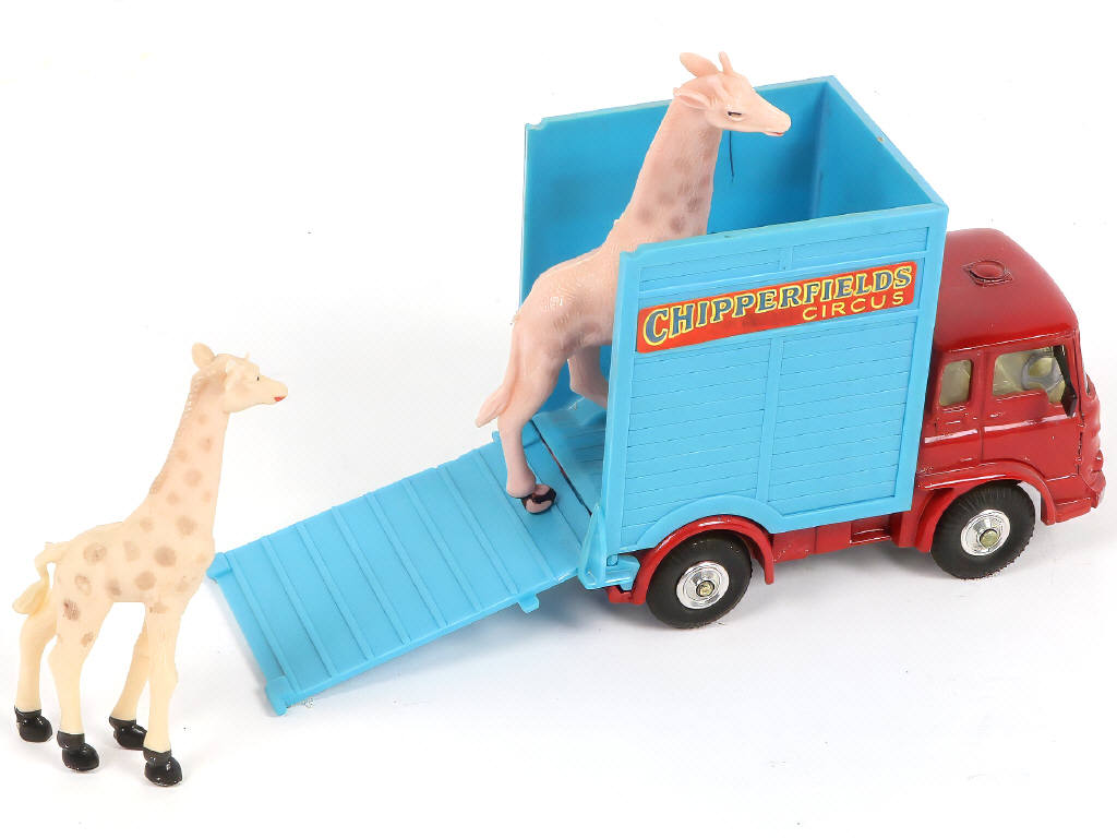 Lot 189 - CORGI TOYS (GB) (1)