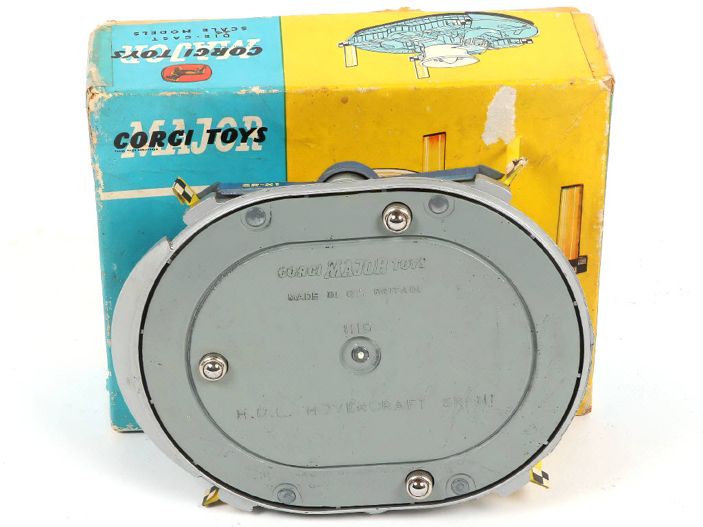 Lot 158 - CORGI TOYS (GB) (1)