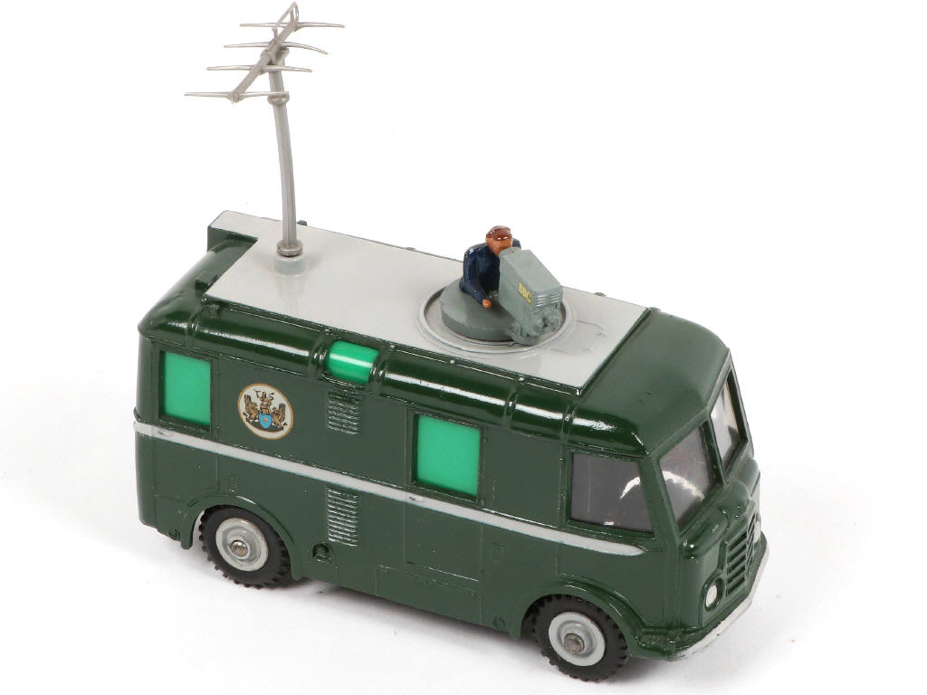 Lot 325 - DINKY TOYS (GB) (1)