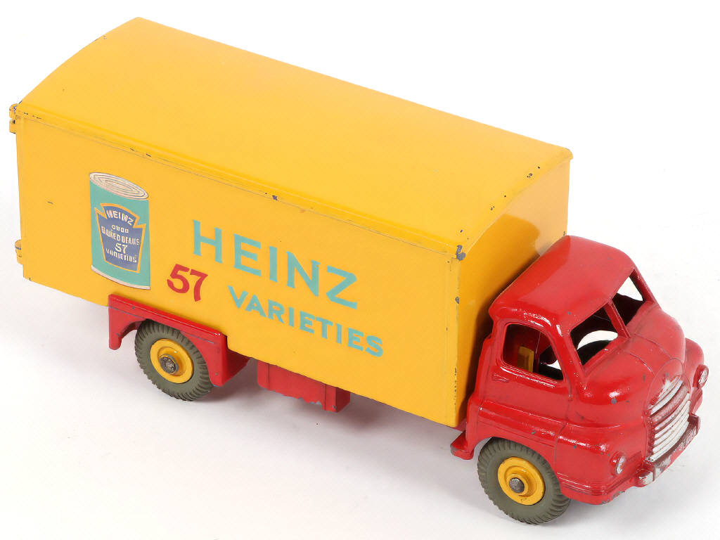 Lot 324 - DINKY TOYS (GB) (1)