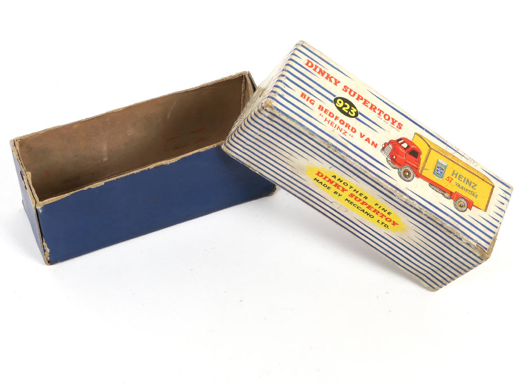 Lot 324 - DINKY TOYS (GB) (1)