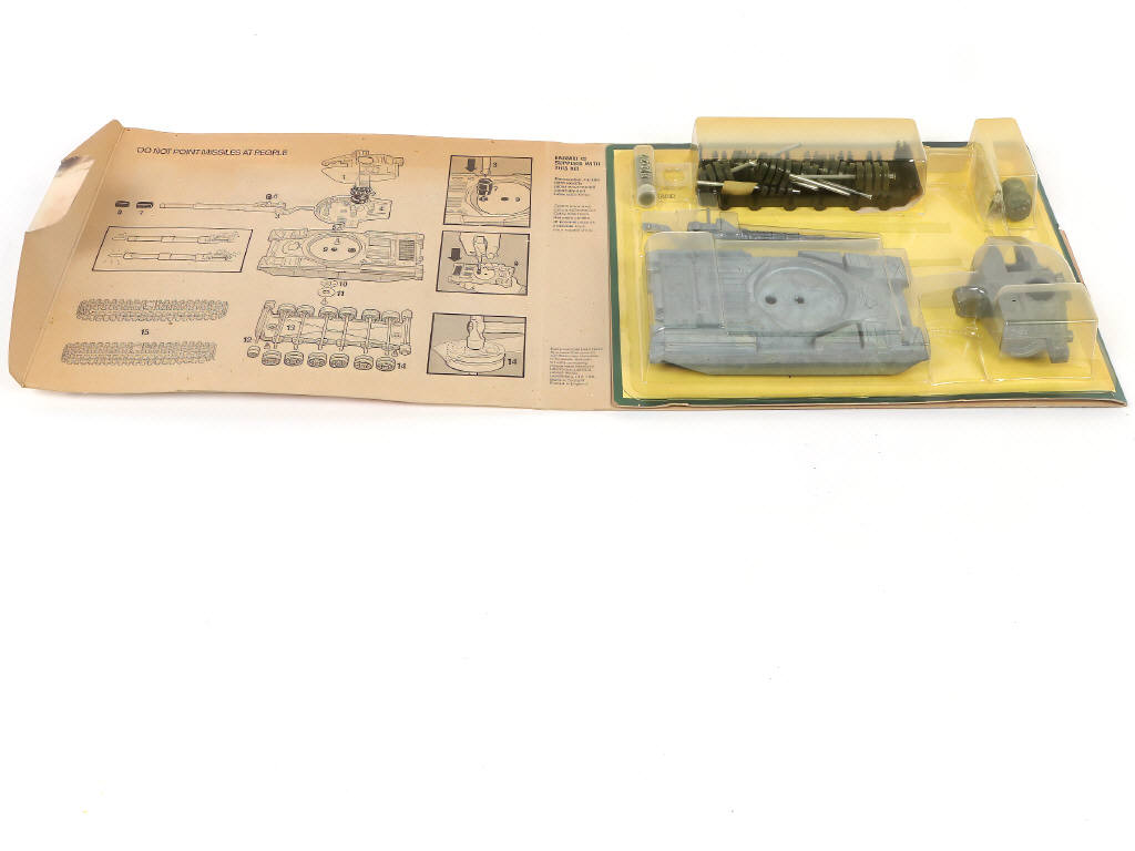 Lot 327 - DINKY TOYS (GB) (2)