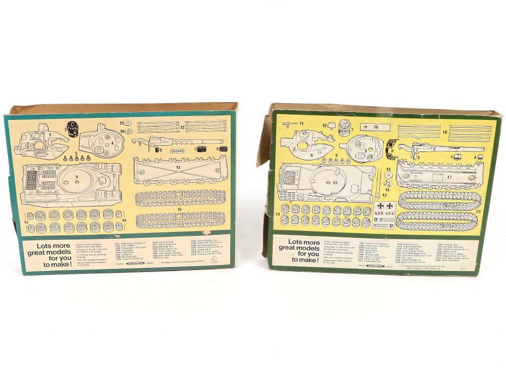 Lot 327 - DINKY TOYS (GB) (2)