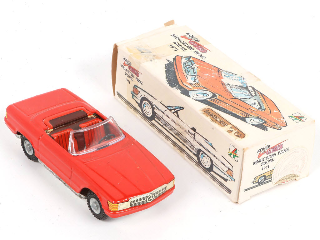 Lot 57 - DIVERS (12)