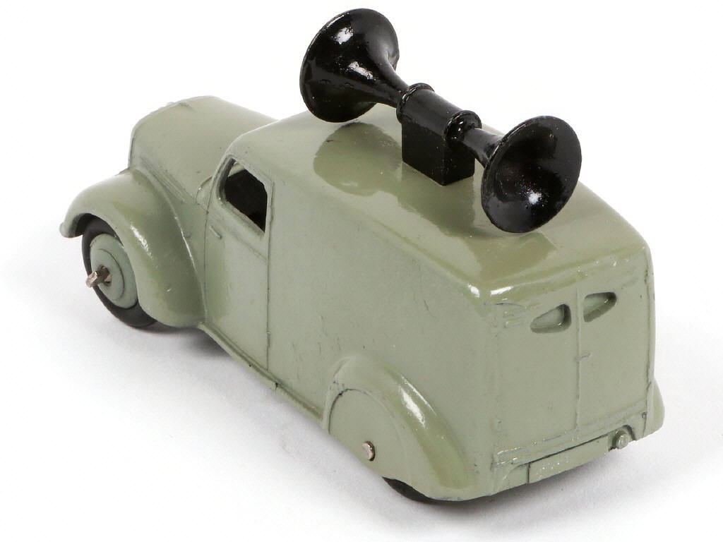 Lot 296 - DINKY TOYS (GB) (1)