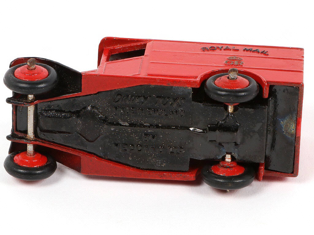 Lot 295 - DINKY TOYS (GB) (1)