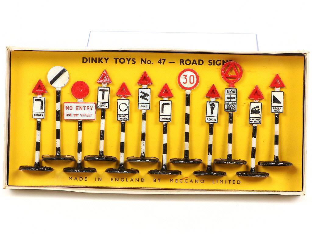 Lot 309 - DINKY TOYS (GB) (1)