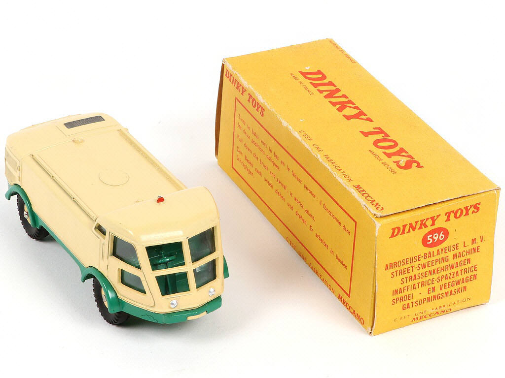Lot 278 - DINKY TOYS (FRANCE) (1)