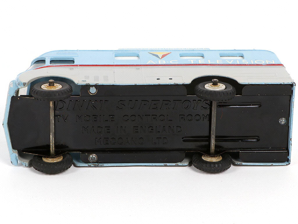 Lot 326 - DINKY TOYS (GB) (2)