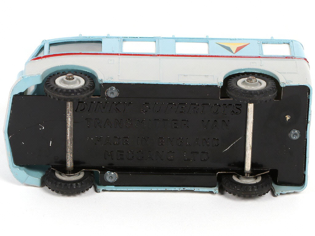 Lot 326 - DINKY TOYS (GB) (2)