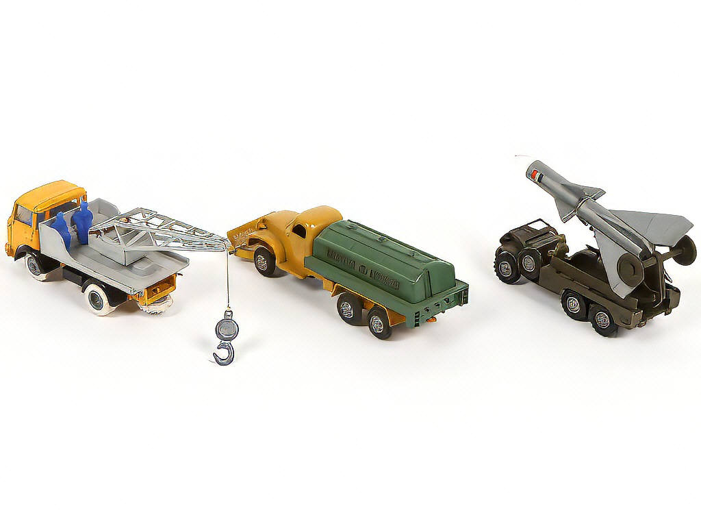 Lot 211 - FRANCE JOUETS (FRANCE) (3)