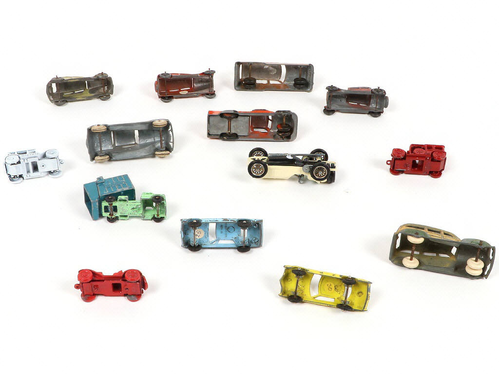 Lot 61 - DIVERS (14)