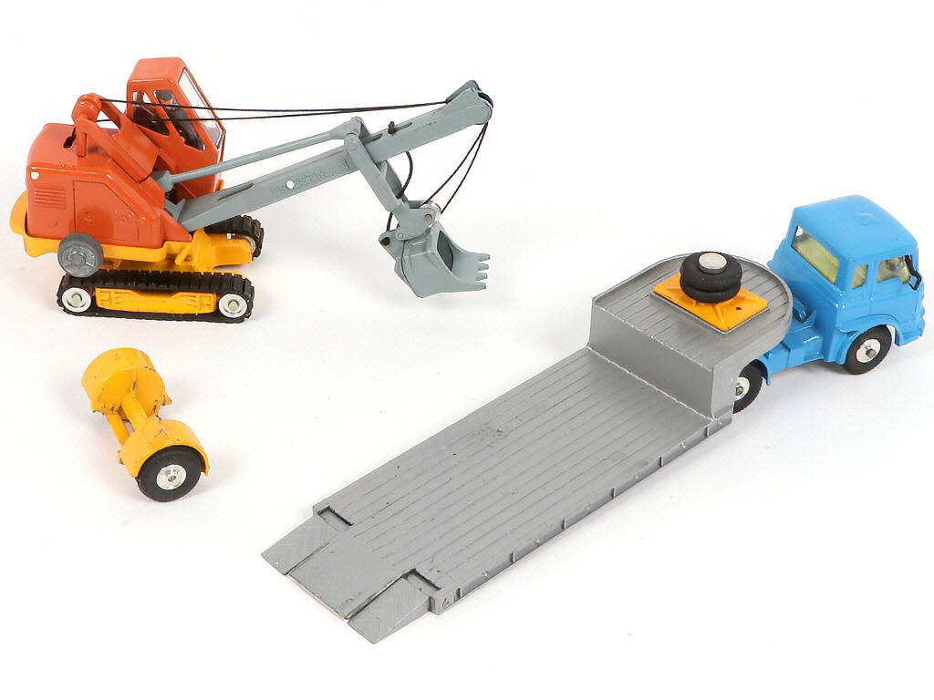 Lot 198 - CORGI TOYS (GB) (1)