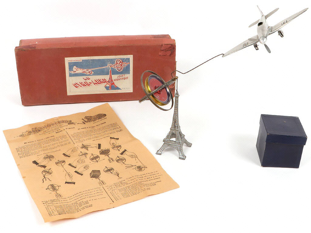 Lot 44 - M.W PARIS (FRANCE) (1)