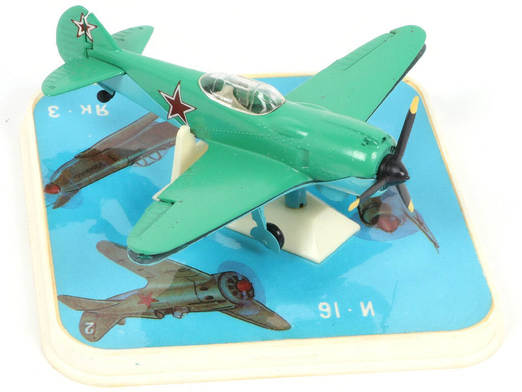 Lot 68 - DIVERS (URSS) (3)