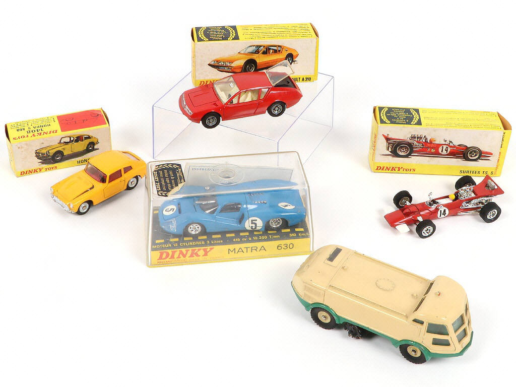 Lot 282 - DINKY TOYS (FRANCE) (5)