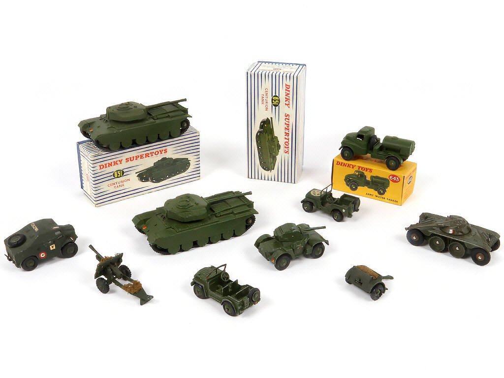 Lot 268 - DINKY TOYS (10)