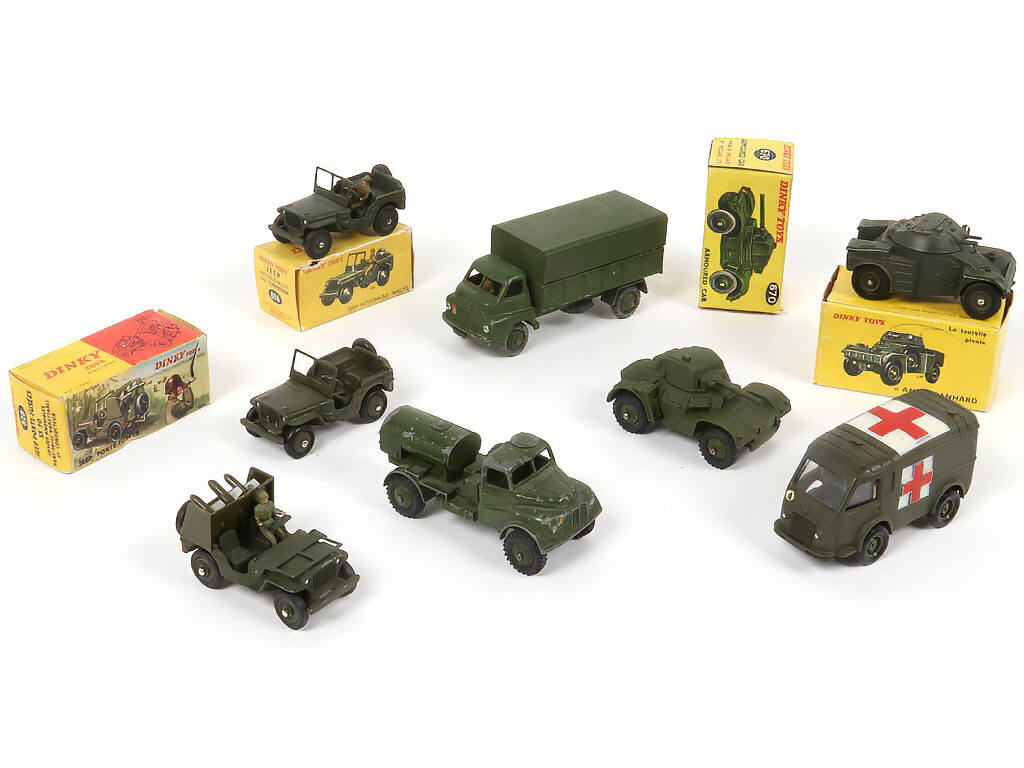 Lot 265 - DINKY TOYS (8)