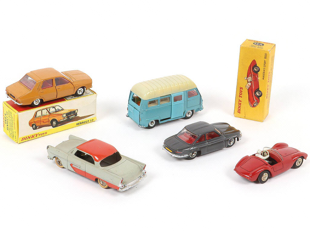 Lot 305 - DINKY TOYS (FRANCE) (5)