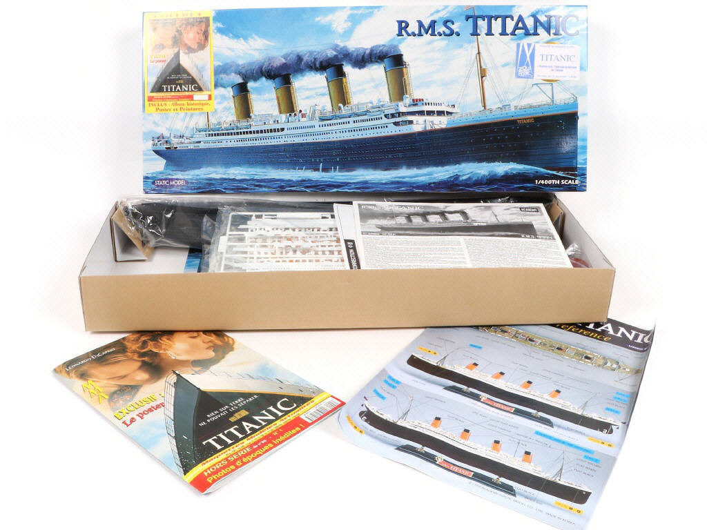 Lot 10 - ACADEMY PLASTIC MODEL (COREE) (1)