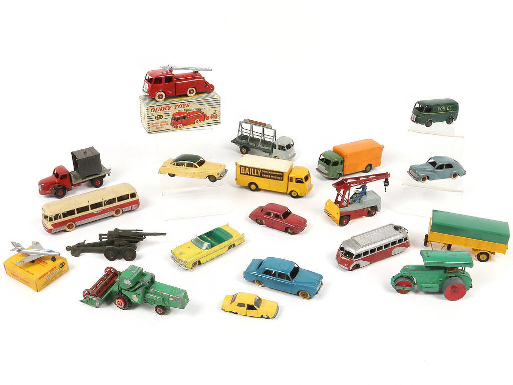 Lot 37 - DIVERS (20)