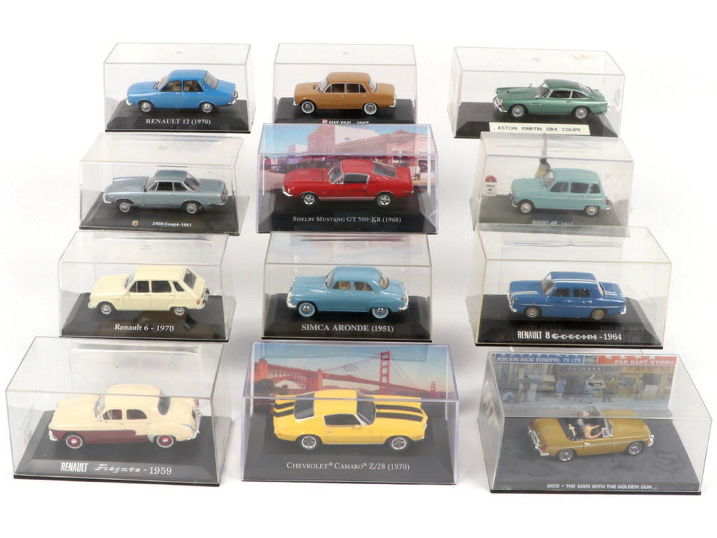 Lot 63 - DIVERS (12)