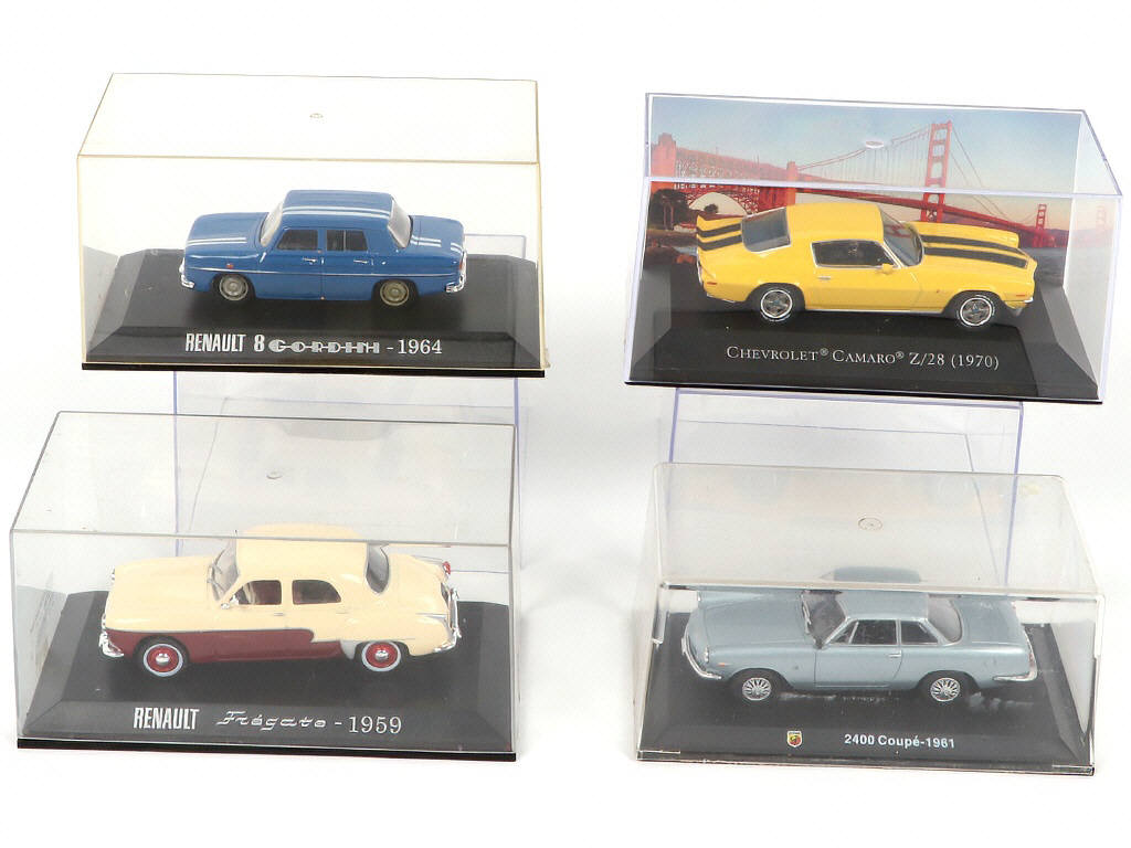 Lot 63 - DIVERS (12)