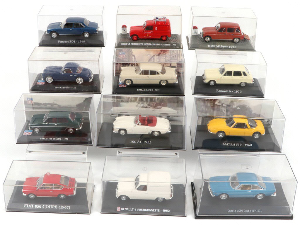 Lot 61 - DIVERS (12)